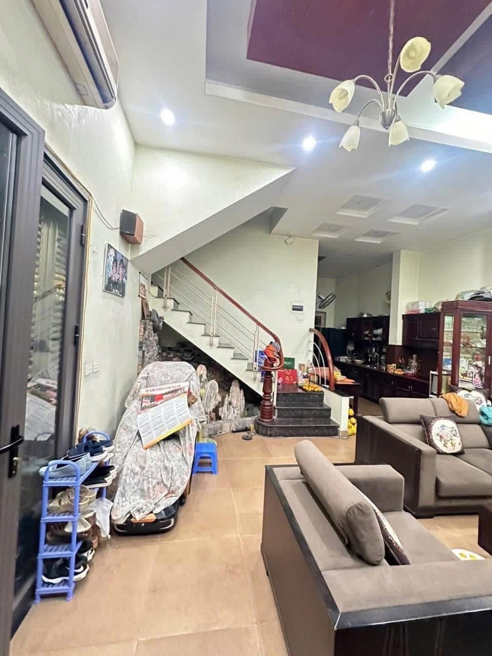 Bán Nhà Phố Tây Hồ 188m2 - 4 Tầng, Mặt Tiền Rộng, Đầu Tư Sinh Lời