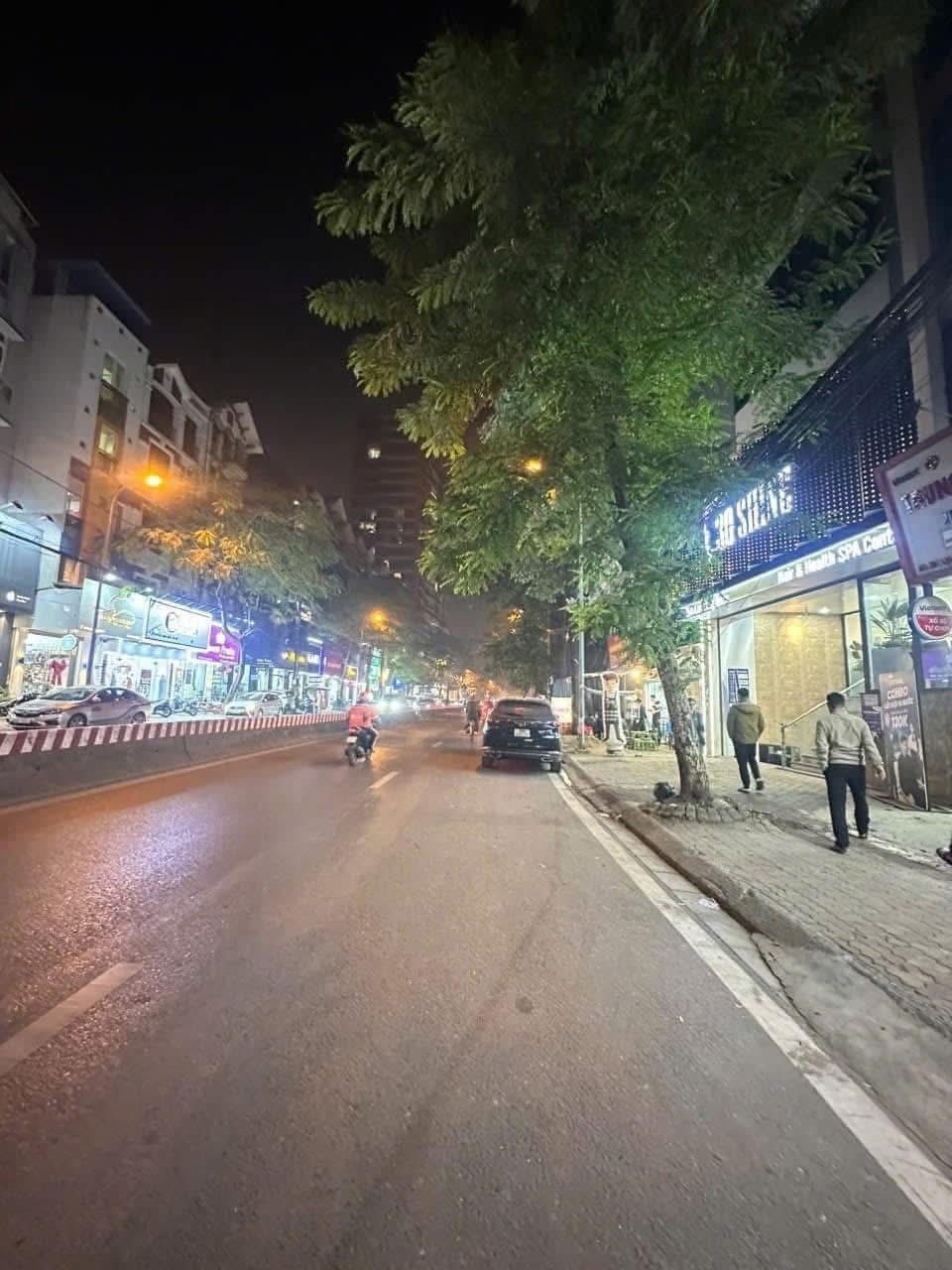 Bán Nhà Phố Tây Hồ 188m2 - 4 Tầng, Mặt Tiền Rộng, Đầu Tư Sinh Lời