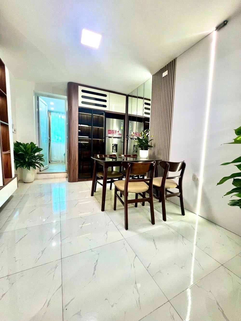 Căn Góc Mai Dịch 70m2 - 3.6 Tỷ - View Phố, Gần Trường
