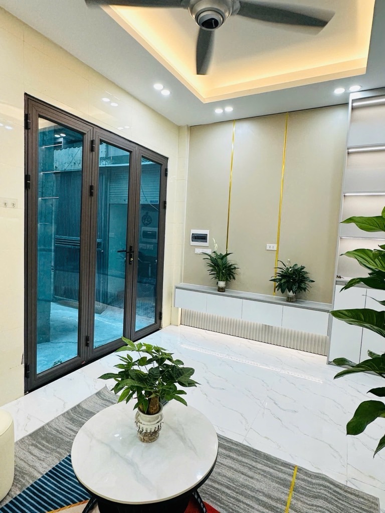 Nhà Ngõ 179 Vĩnh Hưng: 4 Tầng, Mặt Tiền Rộng, Giá 4.6 Tỷ - Vị Trí Đẹp