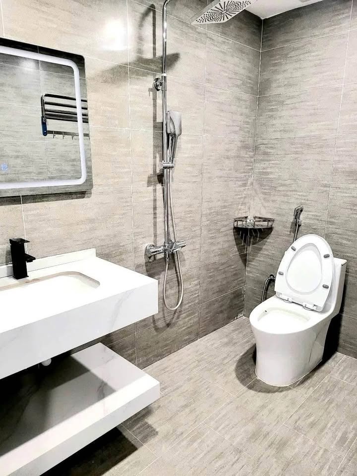 Bán nhà Nguyễn Văn Cừ, Long Biên: 52m2, 5 tầng, 10 tỷ - Vị trí đẹp, tiện ích đầy đủ