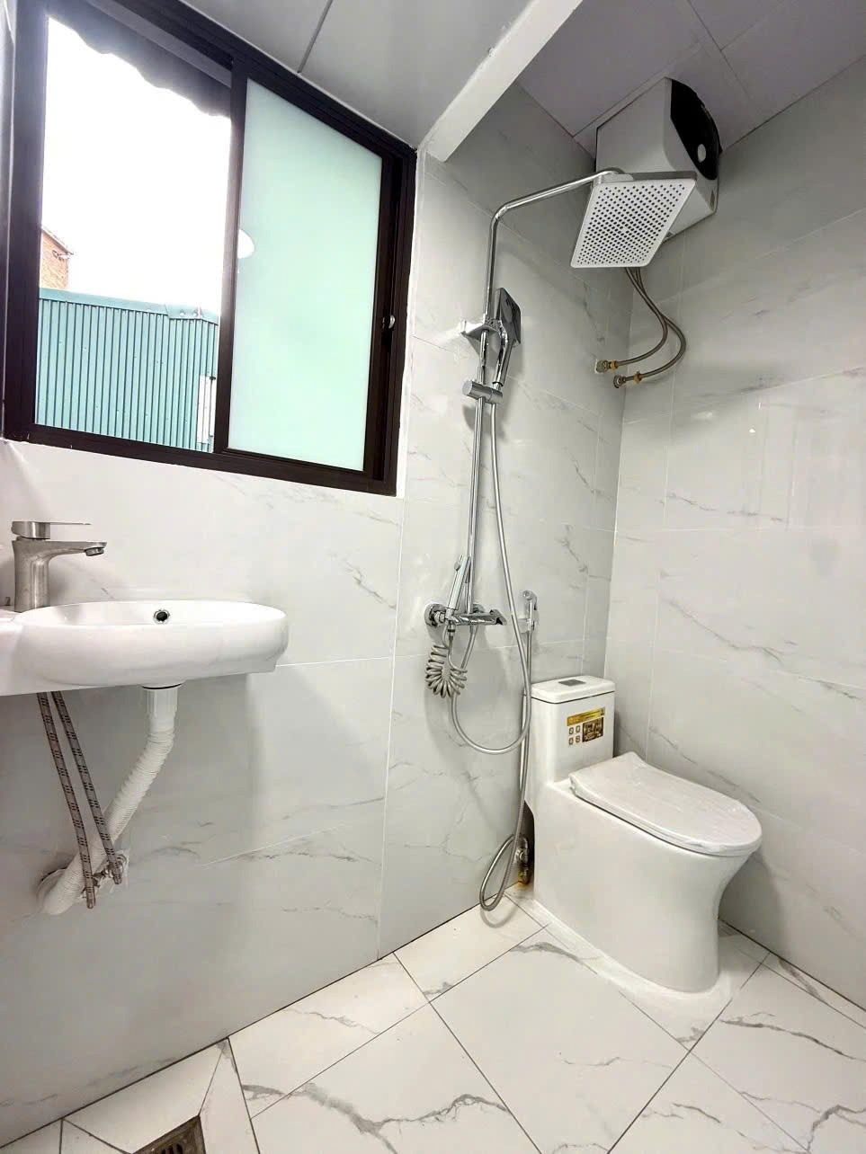 Cực sốc! Nhà hẻm 40m2, 2 phòng ngủ, full nội thất, giá 1.98 tỷ - Vị trí đắc địa!