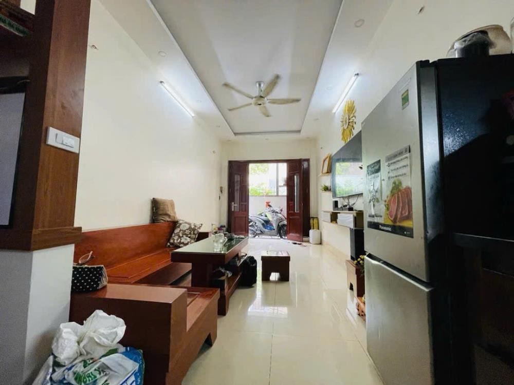 Cực sốc! Nhà hẻm 40m2, 2 phòng ngủ, full nội thất, giá 1.98 tỷ - Vị trí đắc địa!