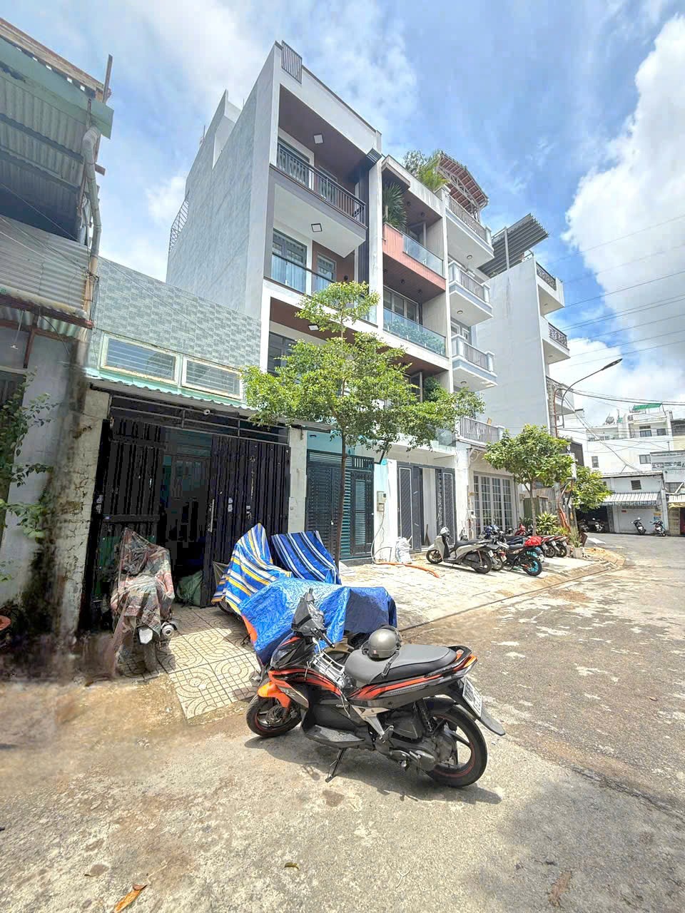 Bán nhà mặt tiền Tân Phú - 4x18m, Giá 9.2 tỷ - Vị trí đẹp, tiềm năng lớn
