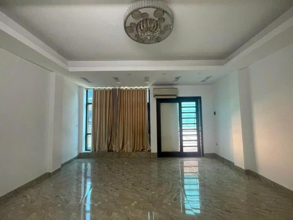 Nhà đẹp Cầu Giấy 10 tỷ, Ngõ Ô Tô, Gần Tiện Ích - Xem Ngay!
