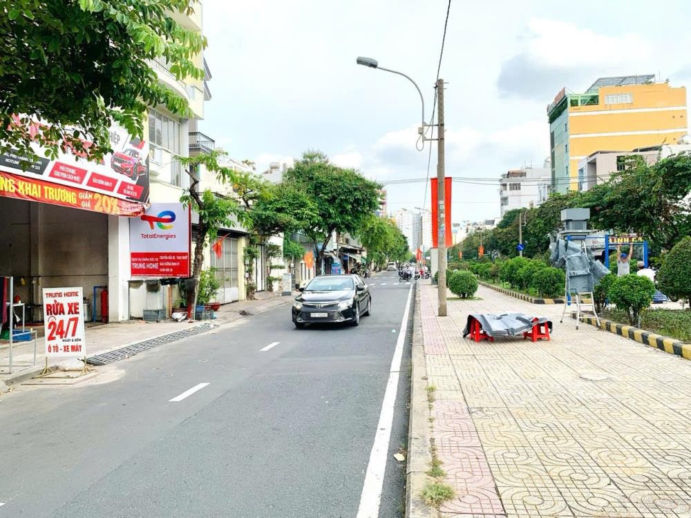 Bán nhà 2 Mặt Tiền Hiền Vương, Tân Phú - Vị Trí Đắc Địa, Kinh Doanh Sầm Uất