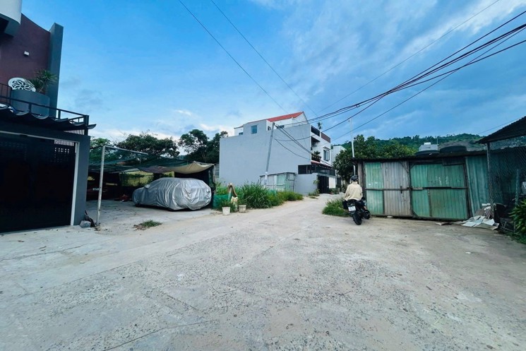BÁN NHANH LÔ ĐẤT ĐƯỜNG TRẦN ĐÌNH NAM, CẨM LỆ