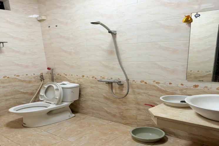 NHÀ MẶT PHỐ Đàm Quang Trung 80m2 X 5 tầng X 25 tỷ Long Biên