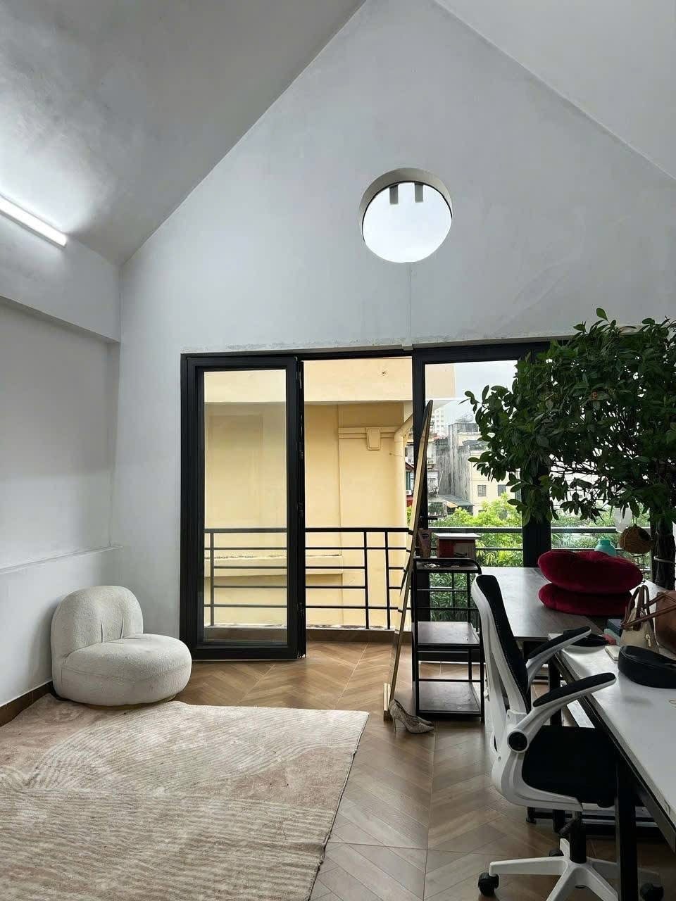 Bán nhà Vũ Ngọc Phan - 85m2, 5 Tầng, Ô Tô Đỗ Cửa, Giá 23.5 Tỷ