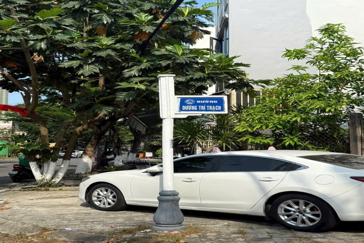Căn nhà tuyệt đẹp mặt tiền, giao thông suốt các đường