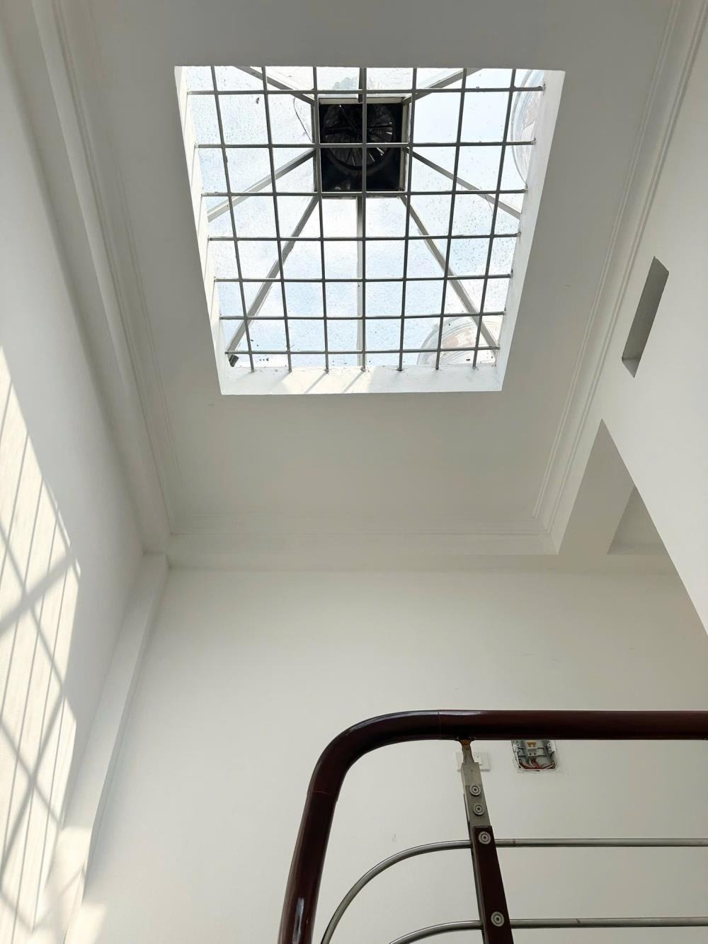 Khúc Thừa Dụ: Nhà 5 Tầng, Ngõ Rộng, 27m2, Gần Công Viên - 7.95 Tỷ