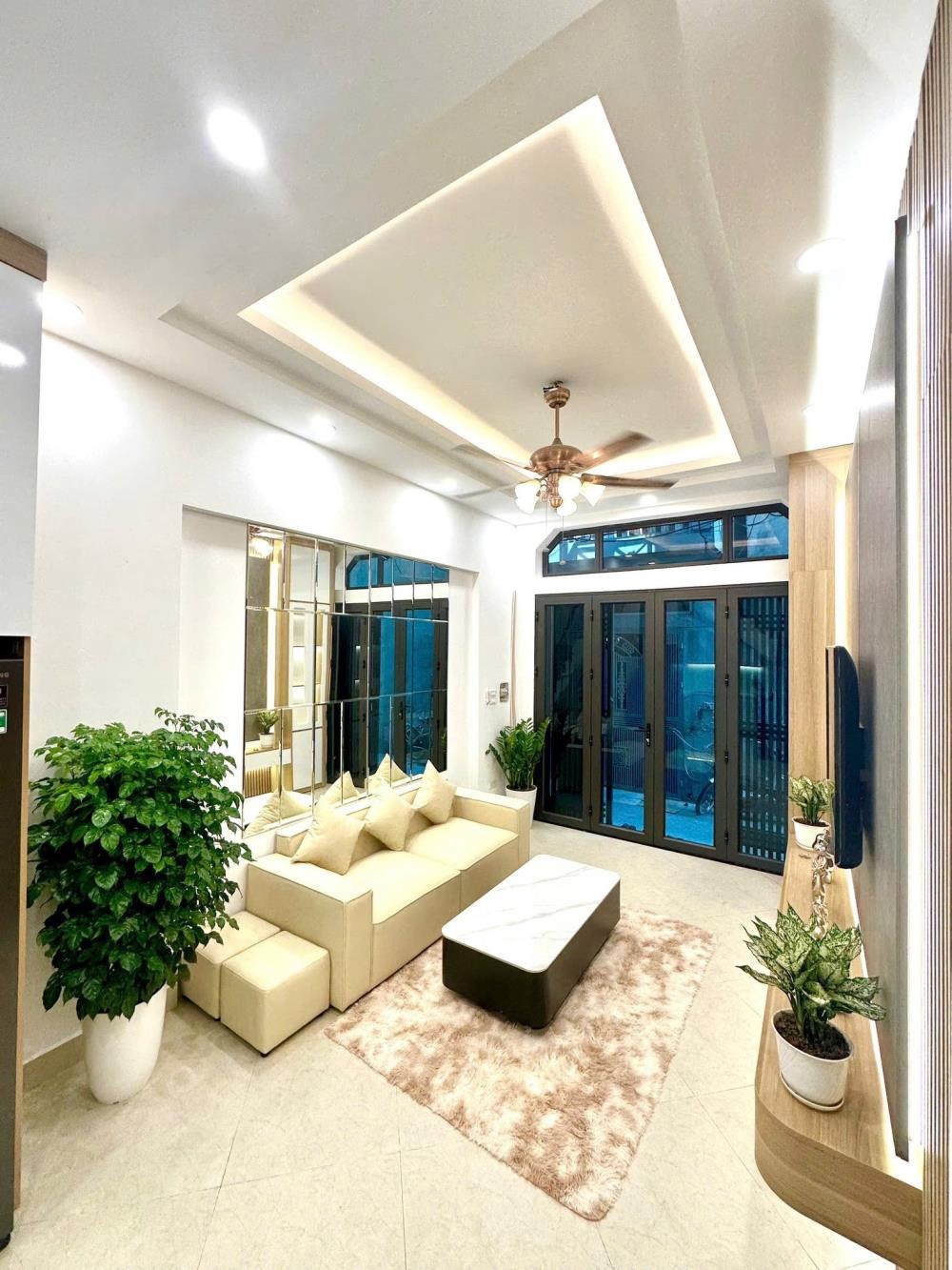 Khúc Thừa Dụ: Nhà 5 Tầng, Ngõ Rộng, 27m2, Gần Công Viên - 7.95 Tỷ