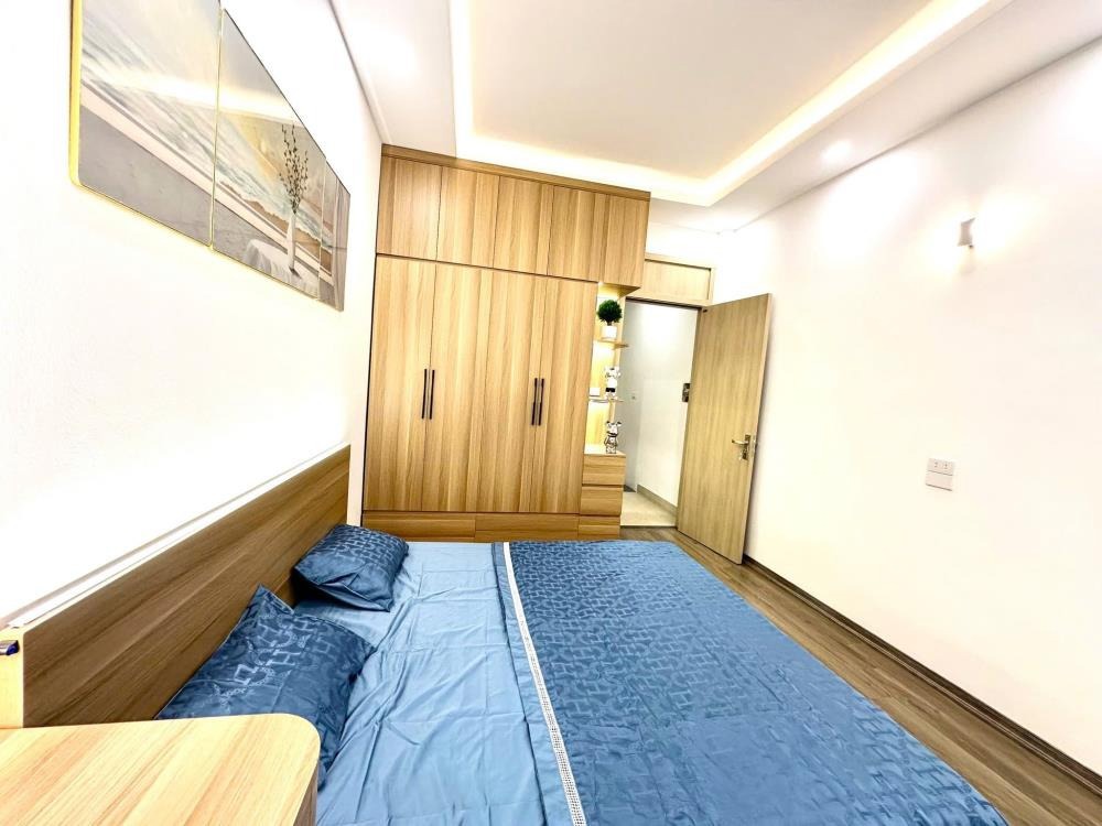 Khúc Thừa Dụ: Nhà 5 Tầng, Ngõ Rộng, 27m2, Gần Công Viên - 7.95 Tỷ