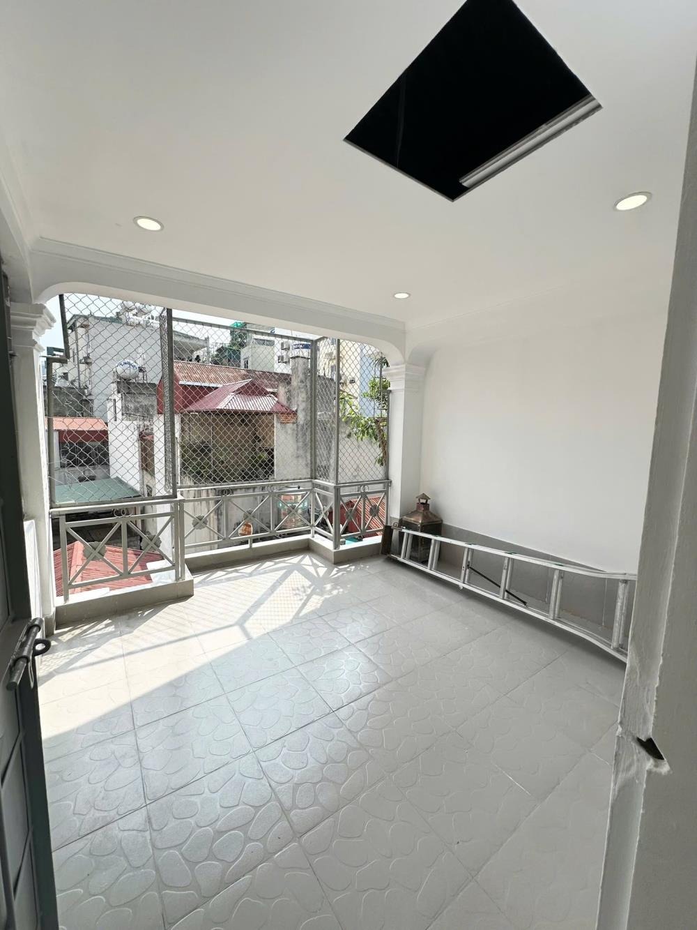 Khúc Thừa Dụ: Nhà 5 Tầng, Ngõ Rộng, 27m2, Gần Công Viên - 7.95 Tỷ