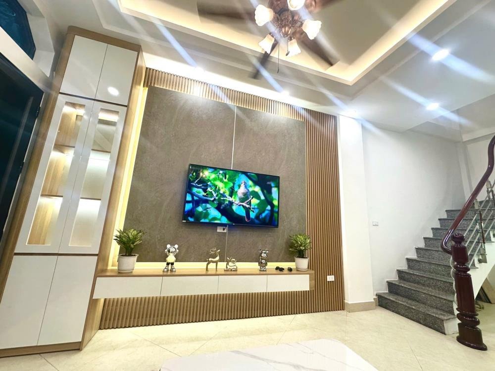 Khúc Thừa Dụ: Nhà 5 Tầng, Ngõ Rộng, 27m2, Gần Công Viên - 7.95 Tỷ