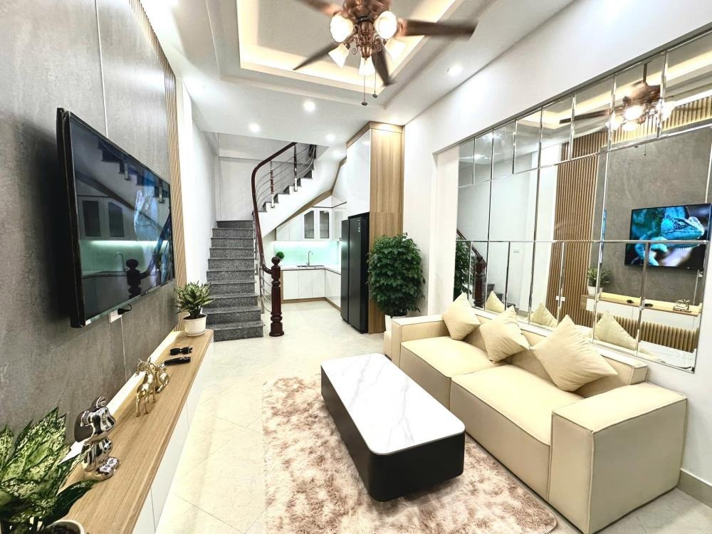 Khúc Thừa Dụ: Nhà 5 Tầng, Ngõ Rộng, 27m2, Gần Công Viên - 7.95 Tỷ
