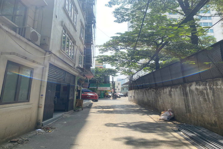 Nhà Nghĩa Tân, Cầu Giấy, DT 96m, 3 tầng , mặt. tiền. 10 mét,  thuận tiện kinh doanh