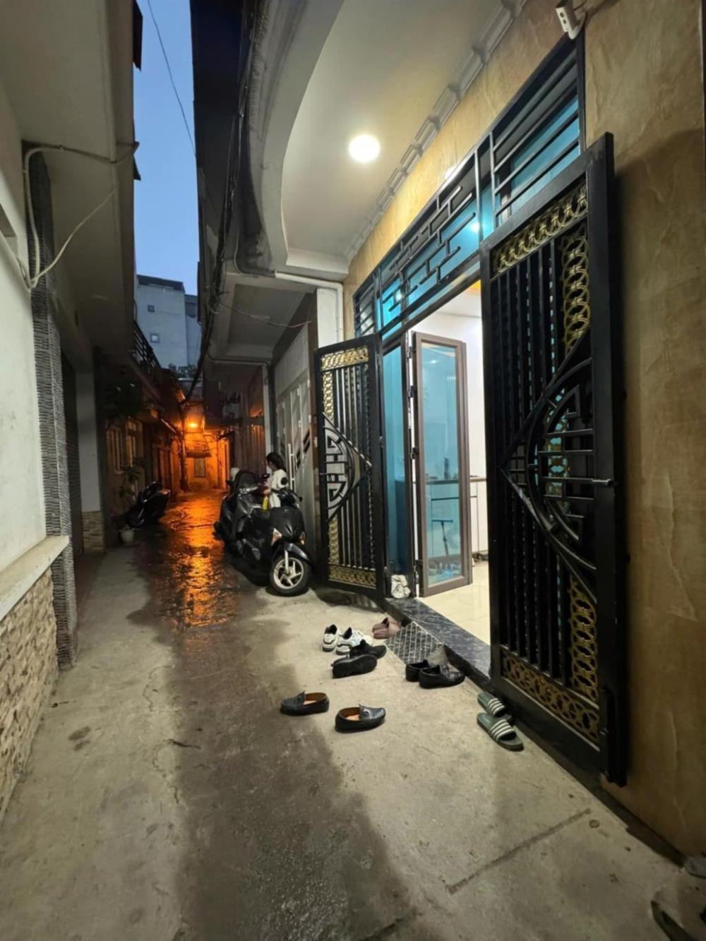 Nhà 5 Tầng Trung Kính, 46m2 - Giá 8.3 Tỷ - Vị Trí Đắc Địa