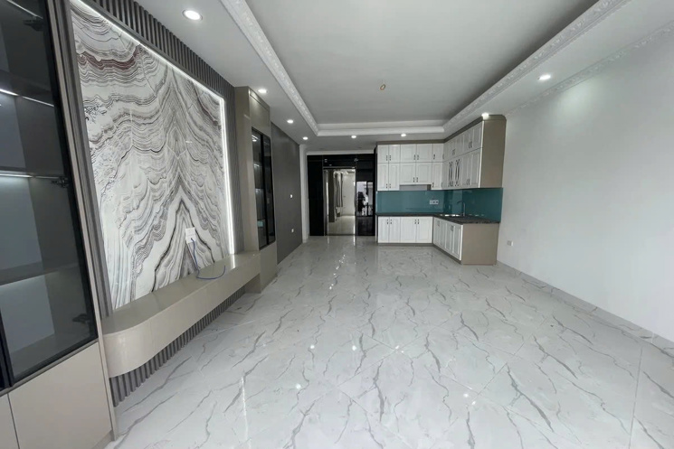NHÀ MỚI Ở LUÔN Ô TÔ VÀO NHÀ Phố Bát Khối 45m2 X 6 tầng, mặt tiền  3.9m, 9.3 tỷ Long Biên