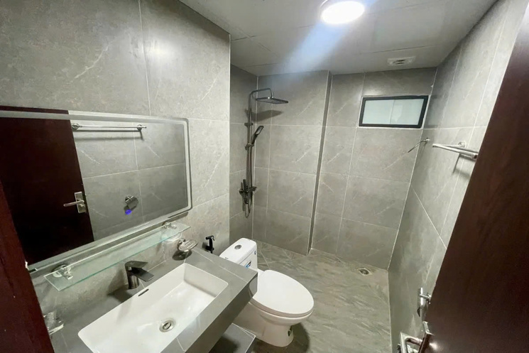 NHÀ MỚI Ở LUÔN Ô TÔ VÀO NHÀ Phố Bát Khối 45m2 X 6 tầng, mặt tiền  3.9m, 9.3 tỷ Long Biên