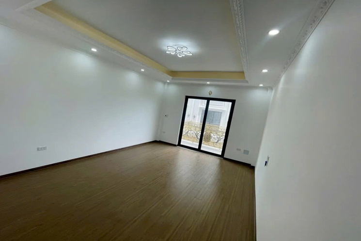 NHÀ MỚI Ở LUÔN Ô TÔ VÀO NHÀ Phố Bát Khối 45m2 X 6 tầng, mặt tiền  3.9m, 9.3 tỷ Long Biên