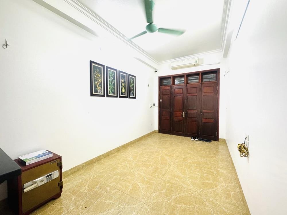 Nhà phố Trần Thái Tông 35m2, 5 tầng, Giá 6.98 tỷ - Vị trí đắc địa, Nở hậu