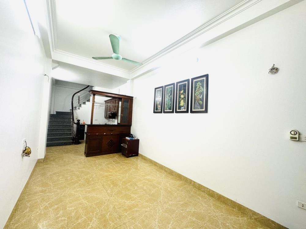 Nhà phố Trần Thái Tông 35m2, 5 tầng, Giá 6.98 tỷ - Vị trí đắc địa, Nở hậu