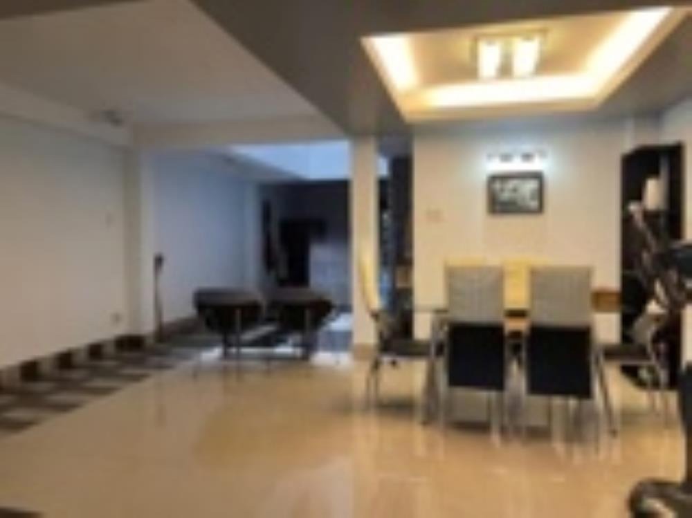 Cho Thuê Nhà Nguyên Căn 5PN, 5WC, Lê Văn Sỹ, Phú Nhuận - Vị Trí Đắc Địa