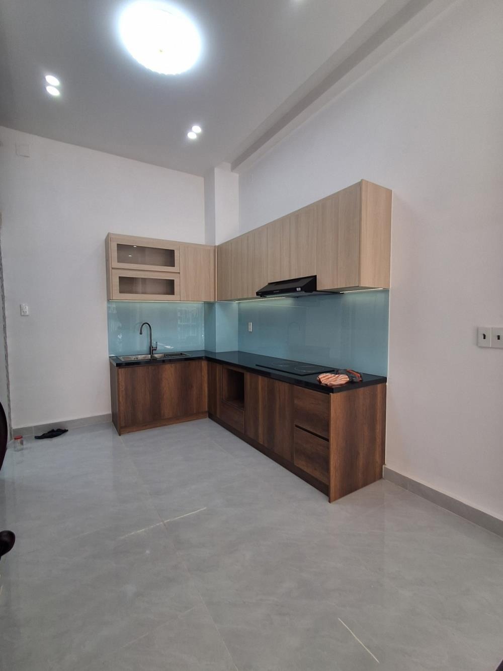 Nhà Mới Xây Gần Emart Gò Vấp: 4 Tầng, 41m2, Hẻm Oto 5m - 5.95 Tỷ