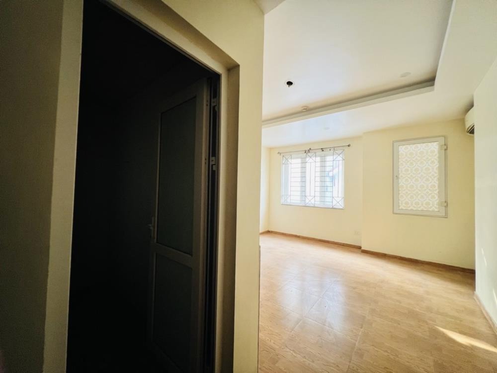 Bán nhà Lạc Long Quân 7 tầng, Tây Hồ - Vị trí đắc địa, Khai thác cho thuê cao