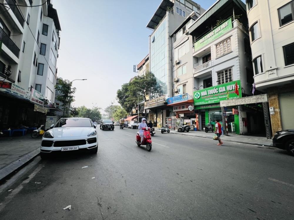 Bán nhà Lạc Long Quân 7 tầng, Tây Hồ - Vị trí đắc địa, Khai thác cho thuê cao