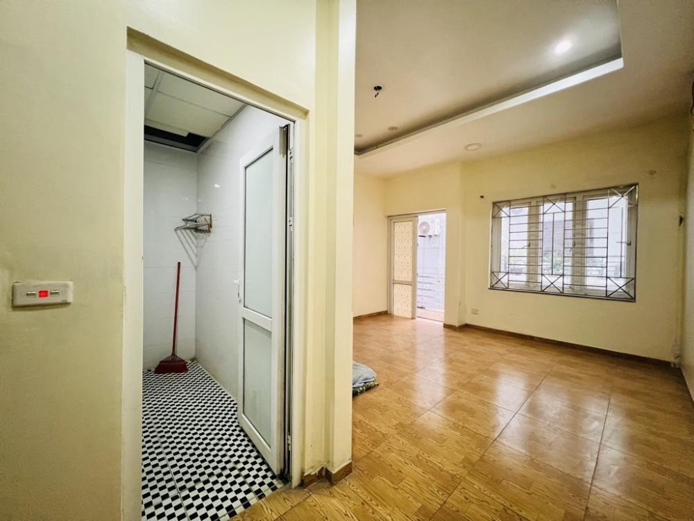 Bán nhà Lạc Long Quân 7 tầng, Tây Hồ - Vị trí đắc địa, Khai thác cho thuê cao