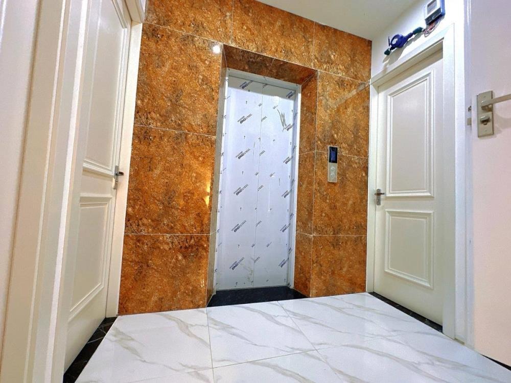 Bán nhà dòng tiền khủng Nguyễn Khánh Toàn - 80m2, 8 tầng, thang máy, mặt tiền 5m