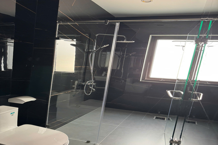 + Biển Nguyễn Tất Thành, Nhà 3 tầng mới xây nội thất châu âu siêu đẹp, 300m, gần khu vui chơi