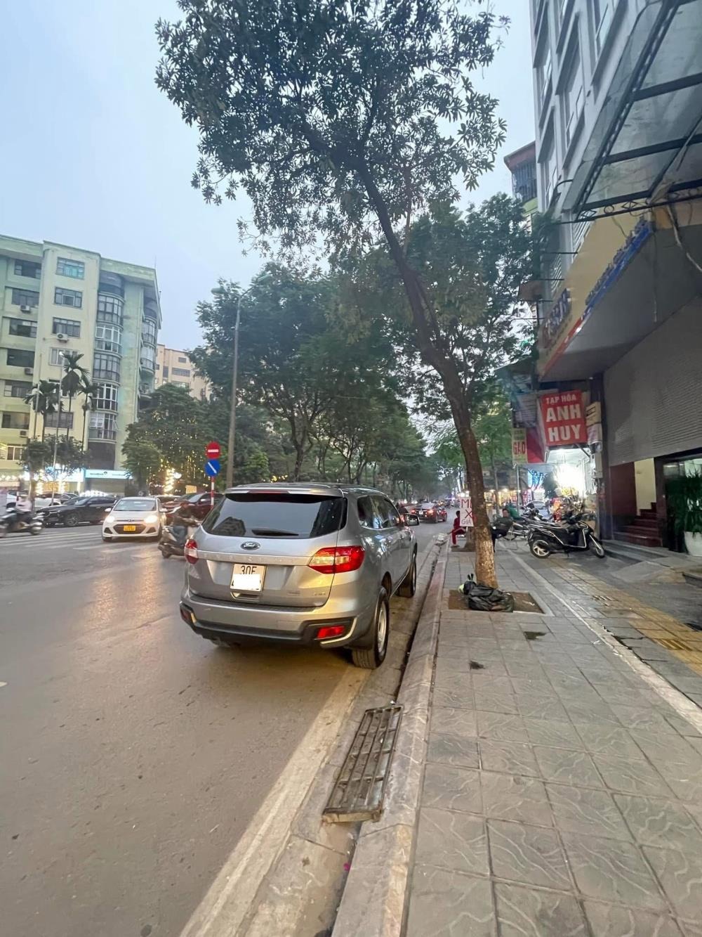 Bán Nhà Mặt Phố Cầu Giấy 45m2 - 7 Tầng, Thang Máy, Giá 26 Tỷ