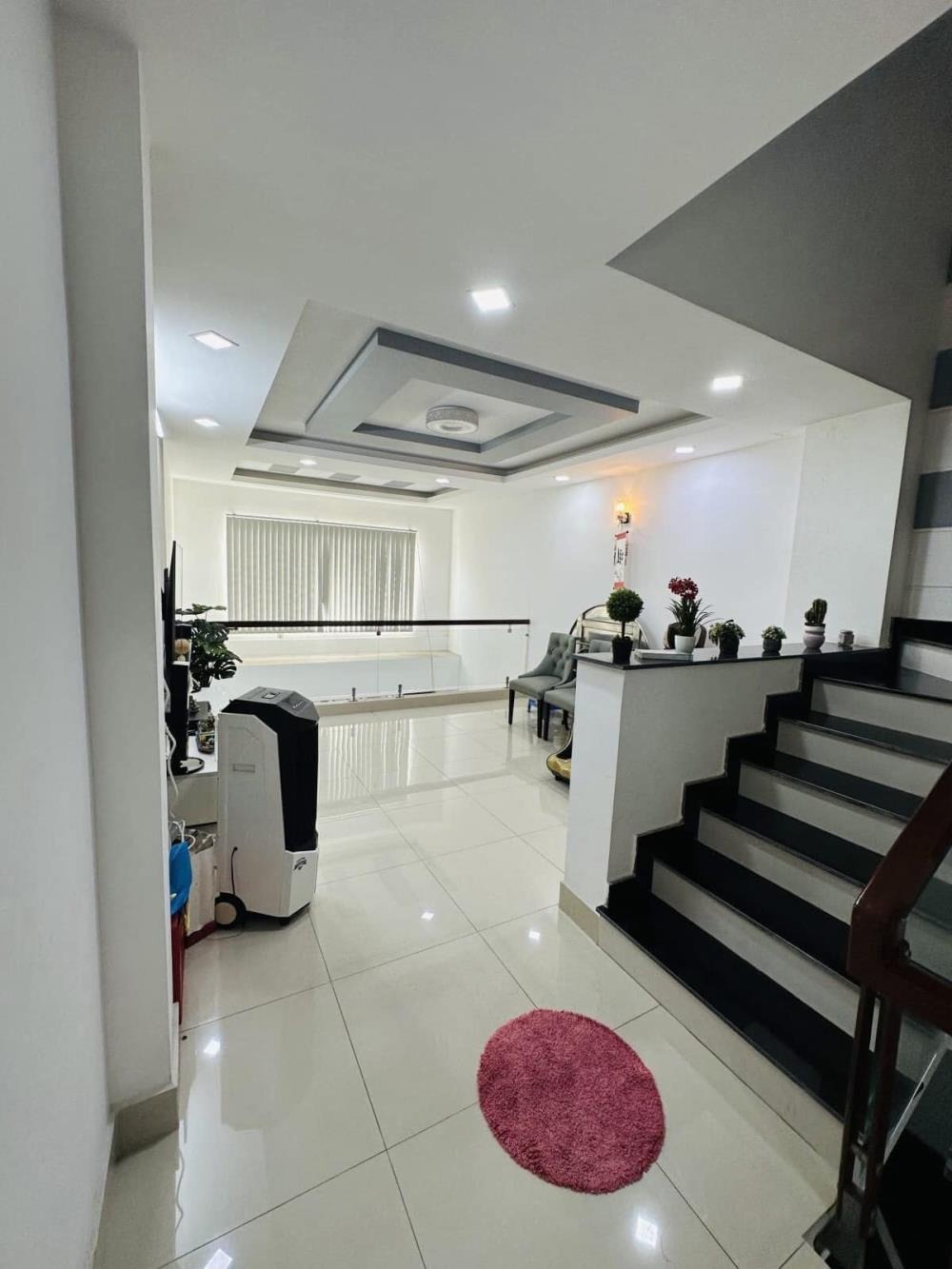 Bán nhà 5 tầng, 43m2, 8 tỷ - Vị trí đẹp, Hẻm xe hơi