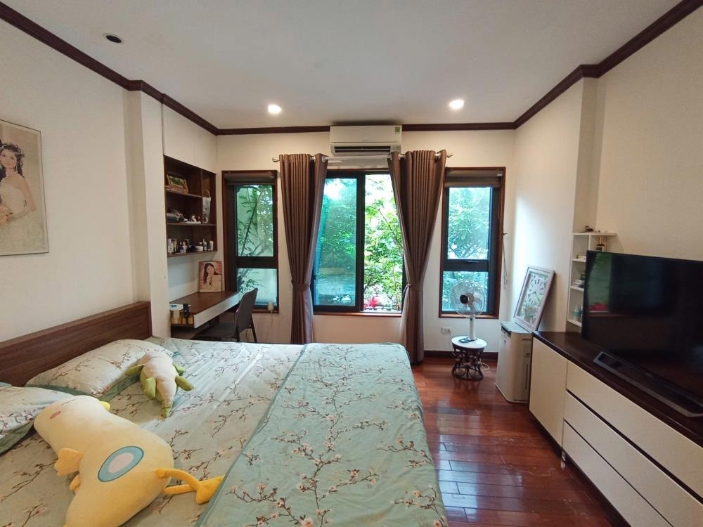 Bán nhà mặt phố Lạc Long Quân, Tây Hồ - 72m2, 7 tầng, 38.5 tỷ