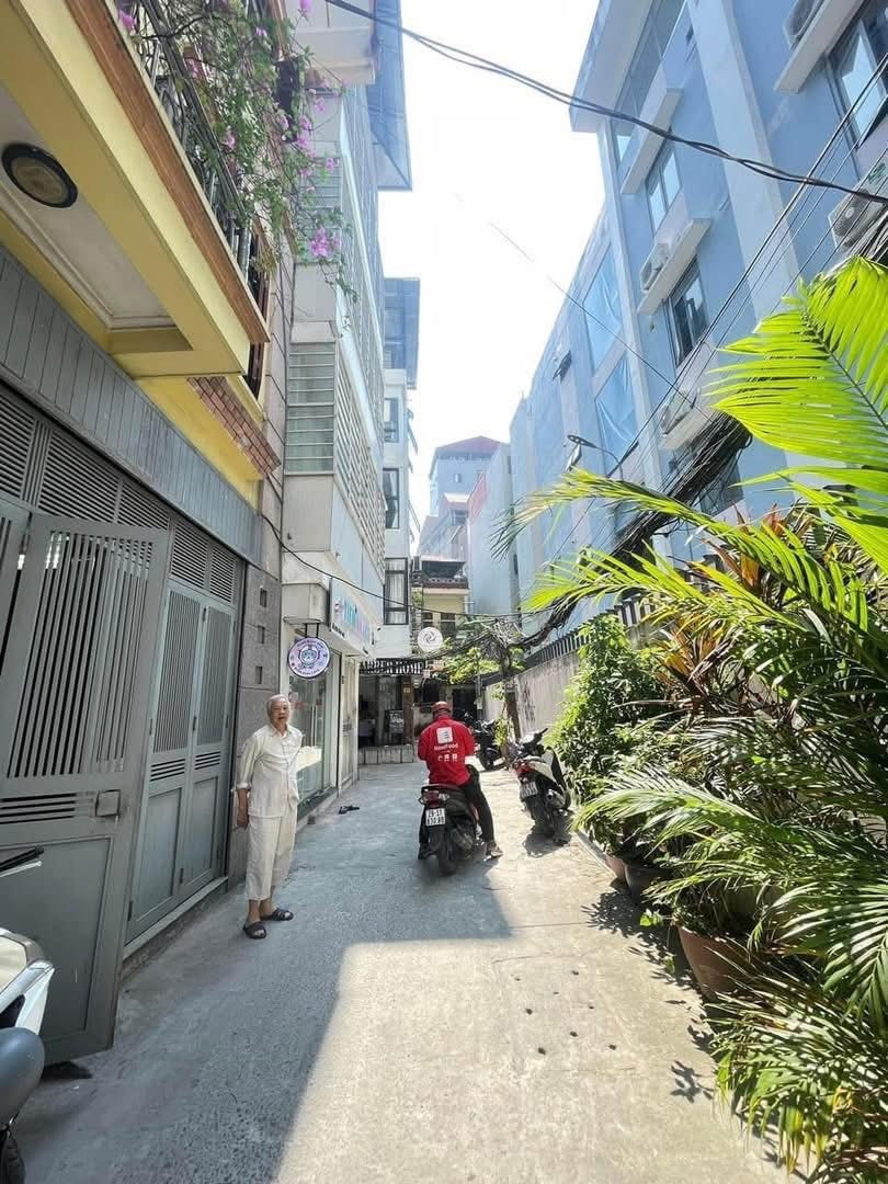Bán nhà Chùa Láng - 50m2 - 4 Tầng - Ô Tô Vào - Kinh Doanh - Giá 14.9 Tỷ