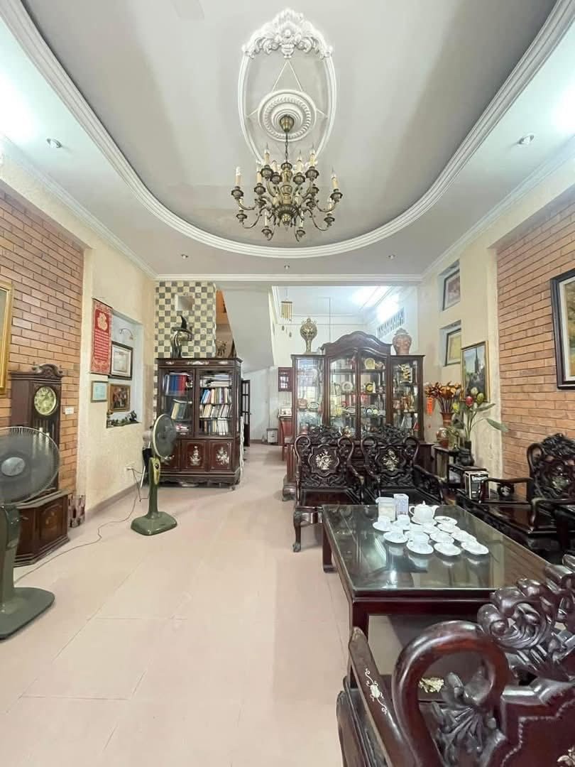 Bán nhà Chùa Láng - 50m2 - 4 Tầng - Ô Tô Vào - Kinh Doanh - Giá 14.9 Tỷ
