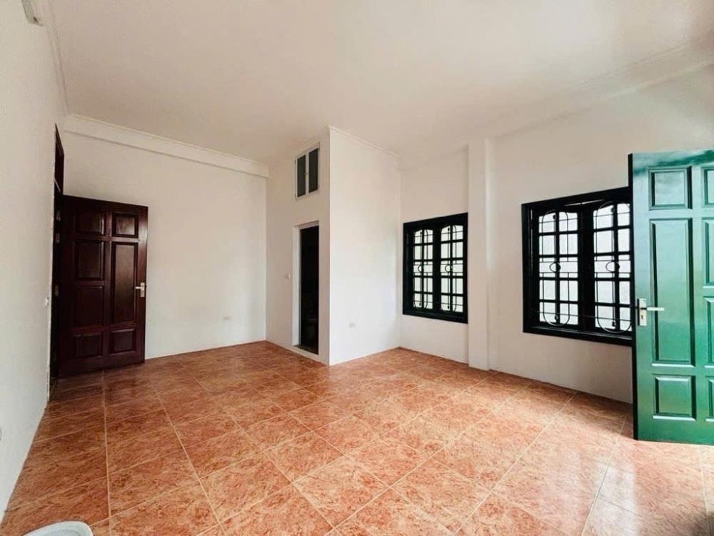 Bán Nhà Lô Góc Lạc Long Quân - Tây Hồ: 62m², 5 Tầng, 11.9 Tỷ