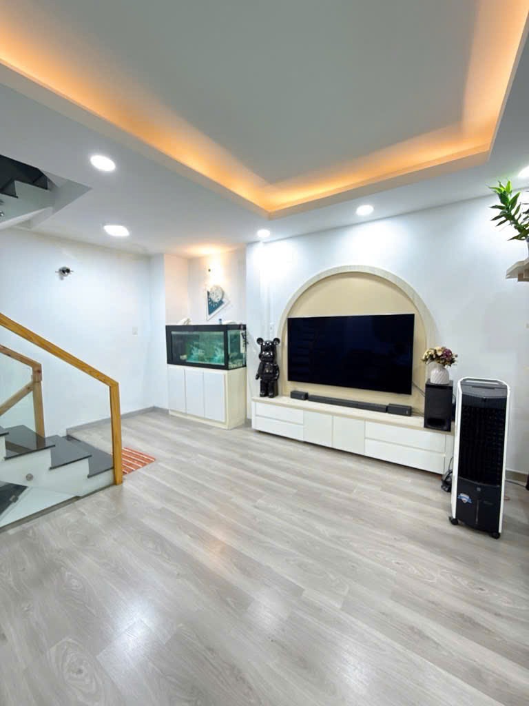 Nhà 40m2, 5 Tầng, Vị Trí Đắc Địa Tân Bình - Giá Chỉ 5 Tỷ