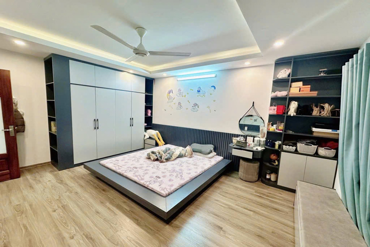 Nhà Tây Hồ, Nhà Lạc Long Quân! Diện tích 32m, 5 tầng, mặt. tiền. 5m!