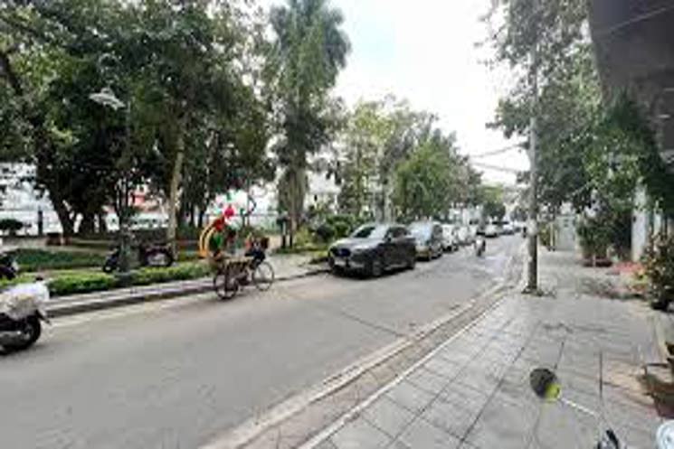 Bán nhà mặt Hồ Tây  phố Từ Hoa quận Tây Hồ,  Hà Nội 373m²  xây 5 tầng