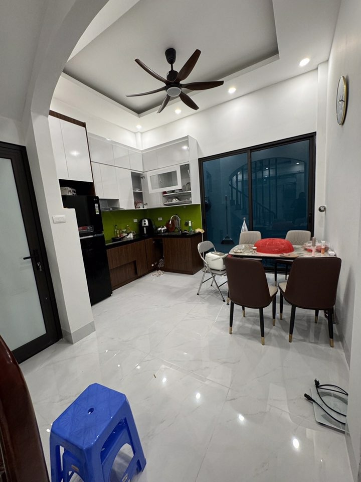 Bán nhà phố Nguyễn Đức Cảnh, Hoàng Mai - 41m2, 4 Tầng, Giá 9.3 Tỷ