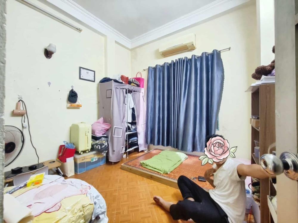 Cho thuê nhà đường Hoàng Hoa Thám, Ba Đình - 4 Tầng, 10m Ô Tô