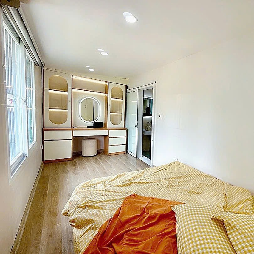 Nhà Lô Góc Ba Mặt Thoáng - 2PN - Ba Đình - Sổ Đỏ - Dưới 2 tỷ