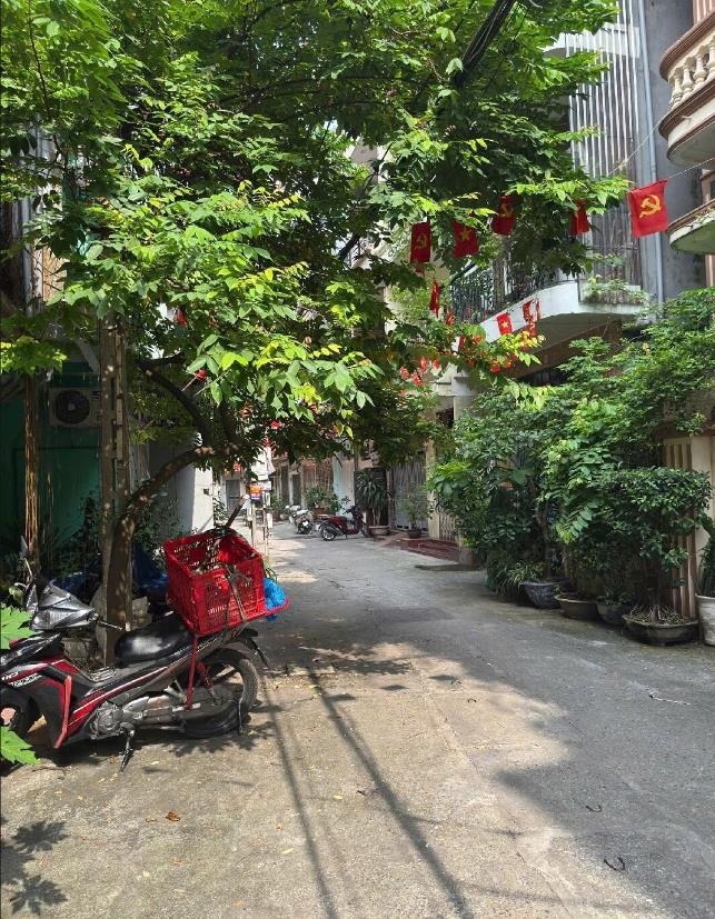 Bán Nhà Mặt Phố Nghĩa Tân 77m² - Kinh Doanh, Xây Tòa - Vỉa Hè Rộng