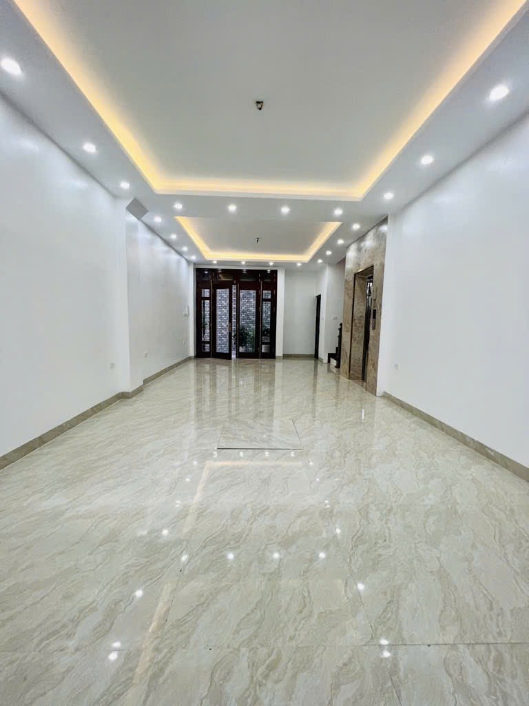 Nhà Phố 5 Tầng, Thang Máy, Vị Trí Vàng - Trần Khát Chân - Lò Đúc - 68m2