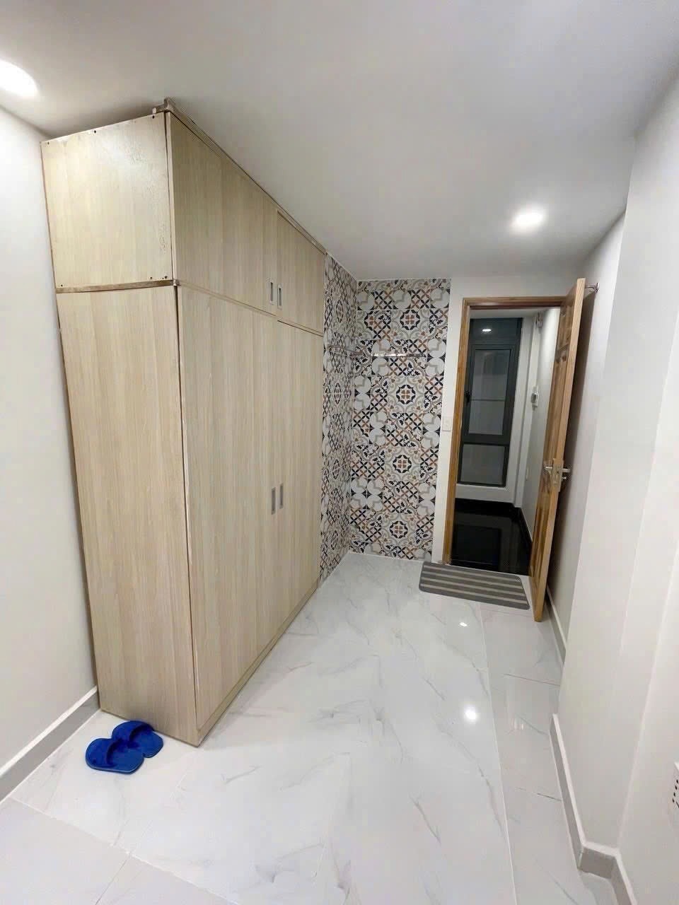 Cho Thuê Nhà Nguyên Căn Quận 1: Nguyễn Văn Nguyễn, Full Nội Thất, Gần Chợ Tân Định