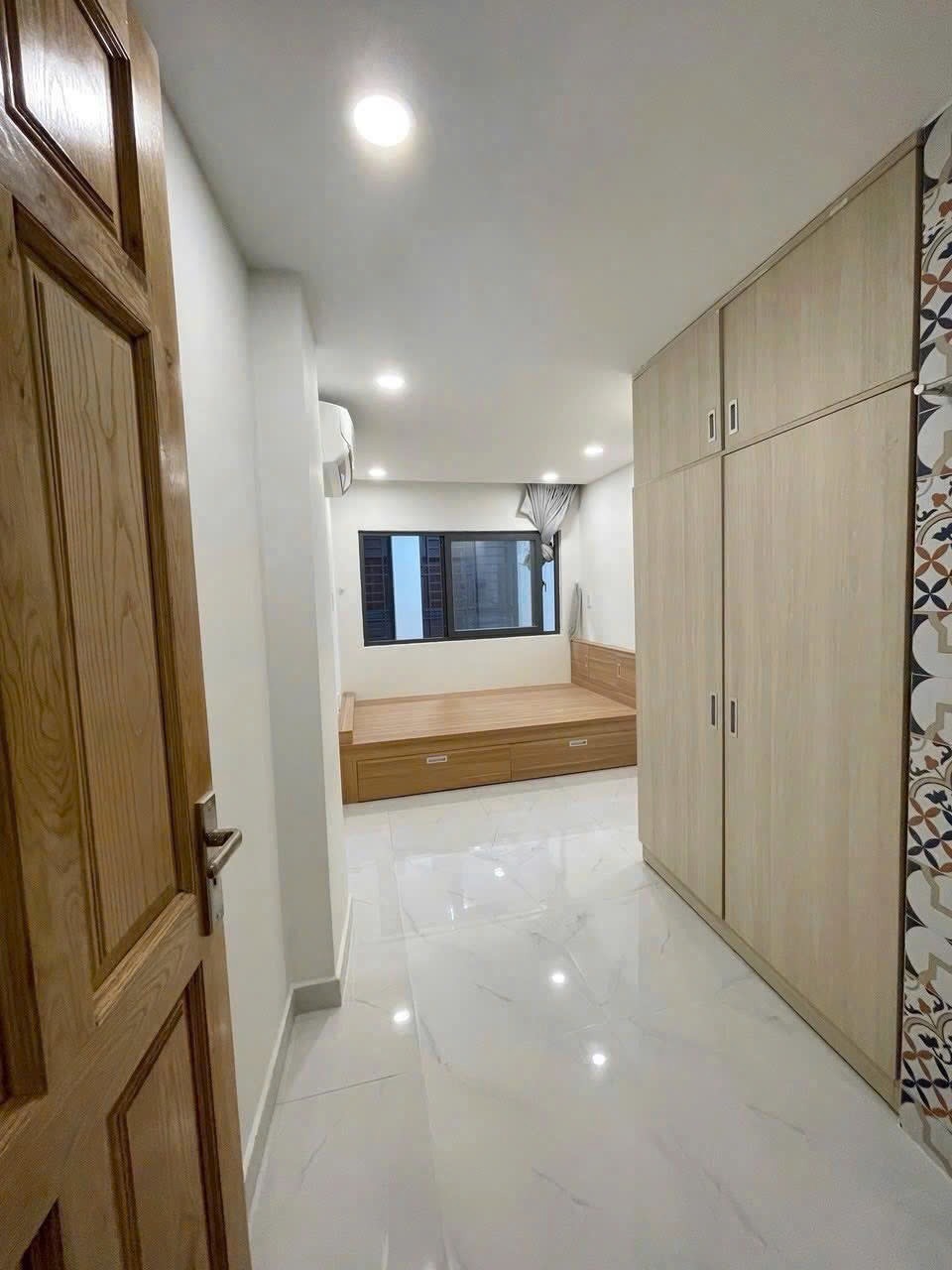 Cho Thuê Nhà Nguyên Căn Quận 1: Nguyễn Văn Nguyễn, Full Nội Thất, Gần Chợ Tân Định